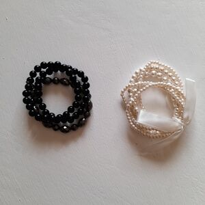 🦚3/$15🦚Set of Two Elegant Black and White Beaded Bracelets
